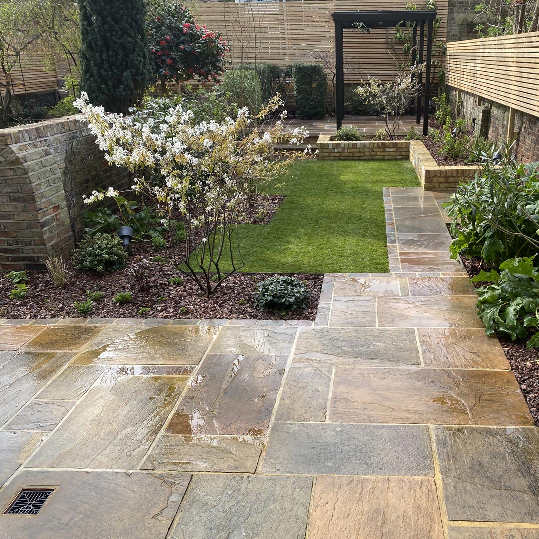 The Amelanchier x lamarckii multi-stems in blossom are beautiful focal trees. They brighten up the garden and create areas of interest.