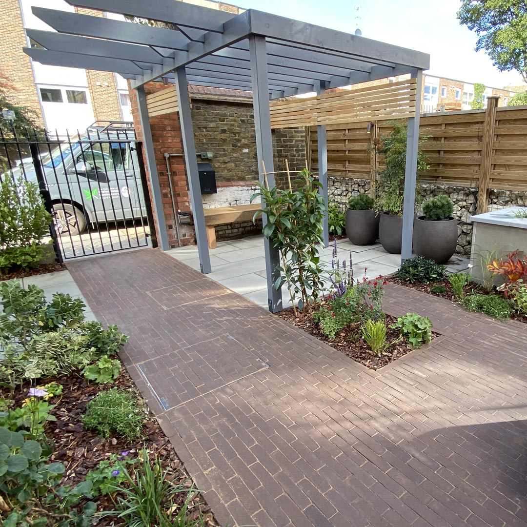 A mixture of shade tolerant and sun loving planting in this north-west facing garden.