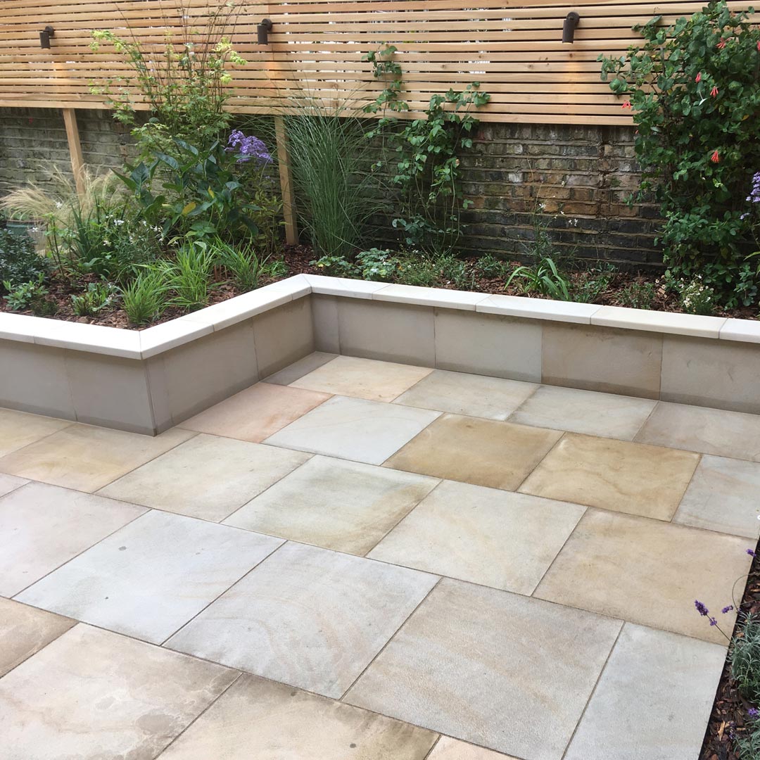 Larch screening to create privacy from neighbours.