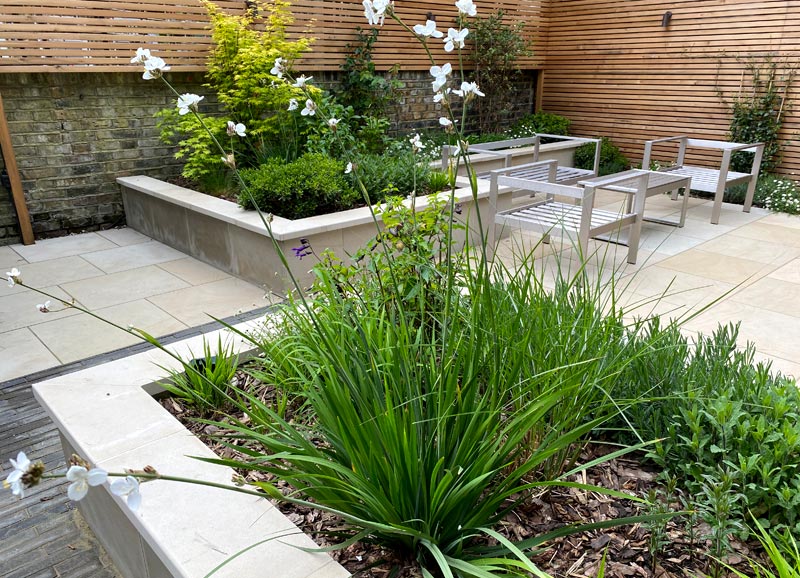 A contemporary courtyard garden design in Highbury, Islington, London N5.