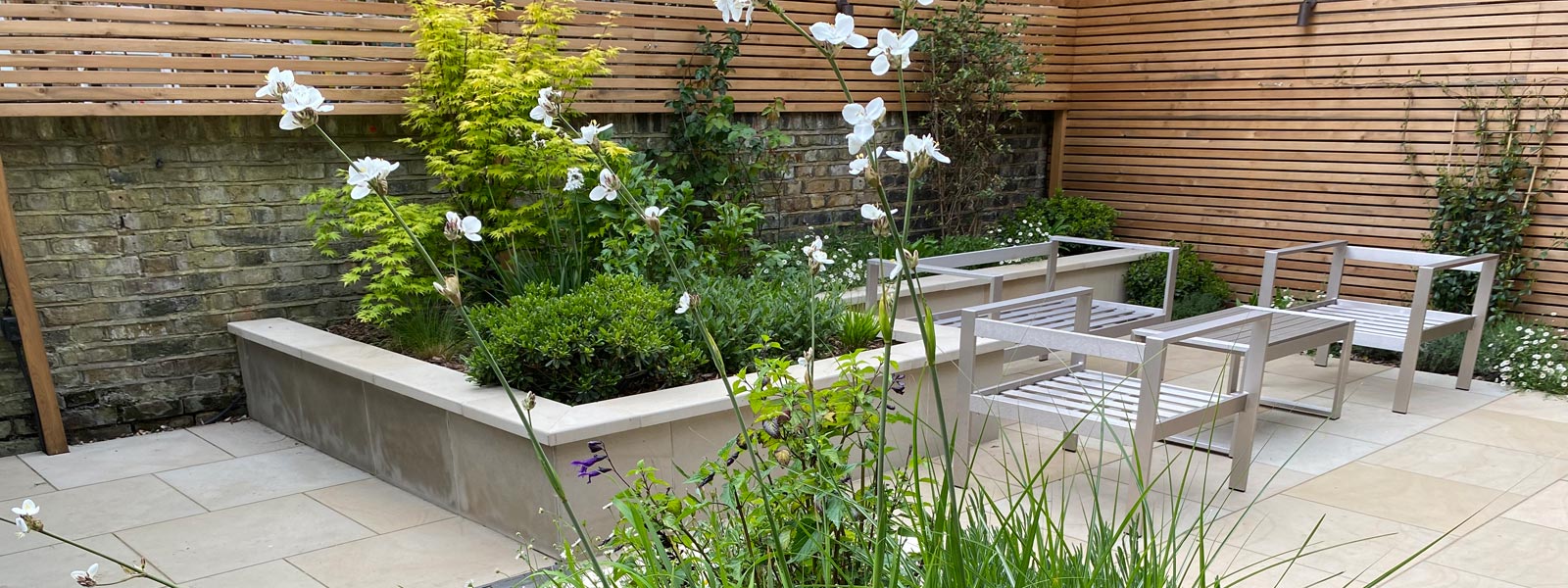A contemporary courtyard garden design in Highbury, Islington, London N5.