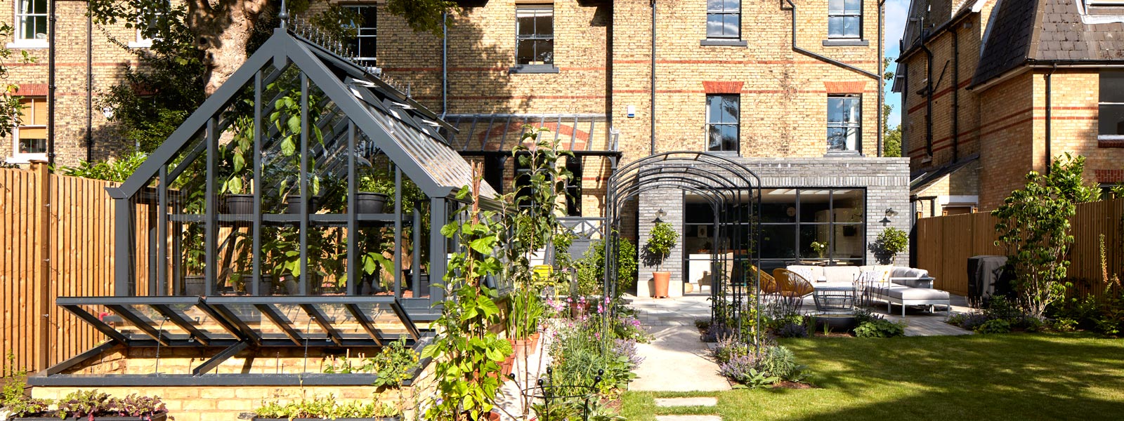 An award-winning landscape garden design project in Beckenham, Kent, BR3.