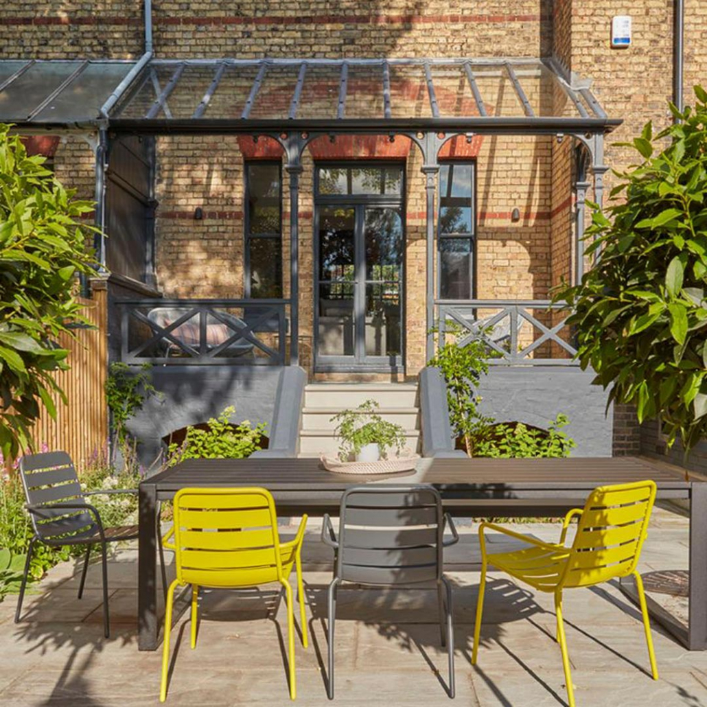 Side terrace and Victorian glass roof veranda. Grey sawn sandstone bull-nosed steps, lead from the Victorian glass roof veranda to a spacious patio for entertaining.