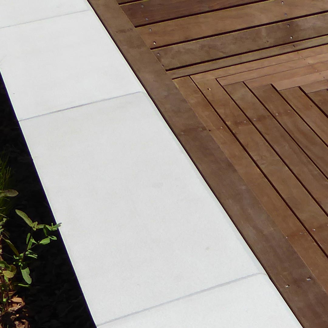 Detailing the porcelain tiled copings and finish of the Kebony bench.