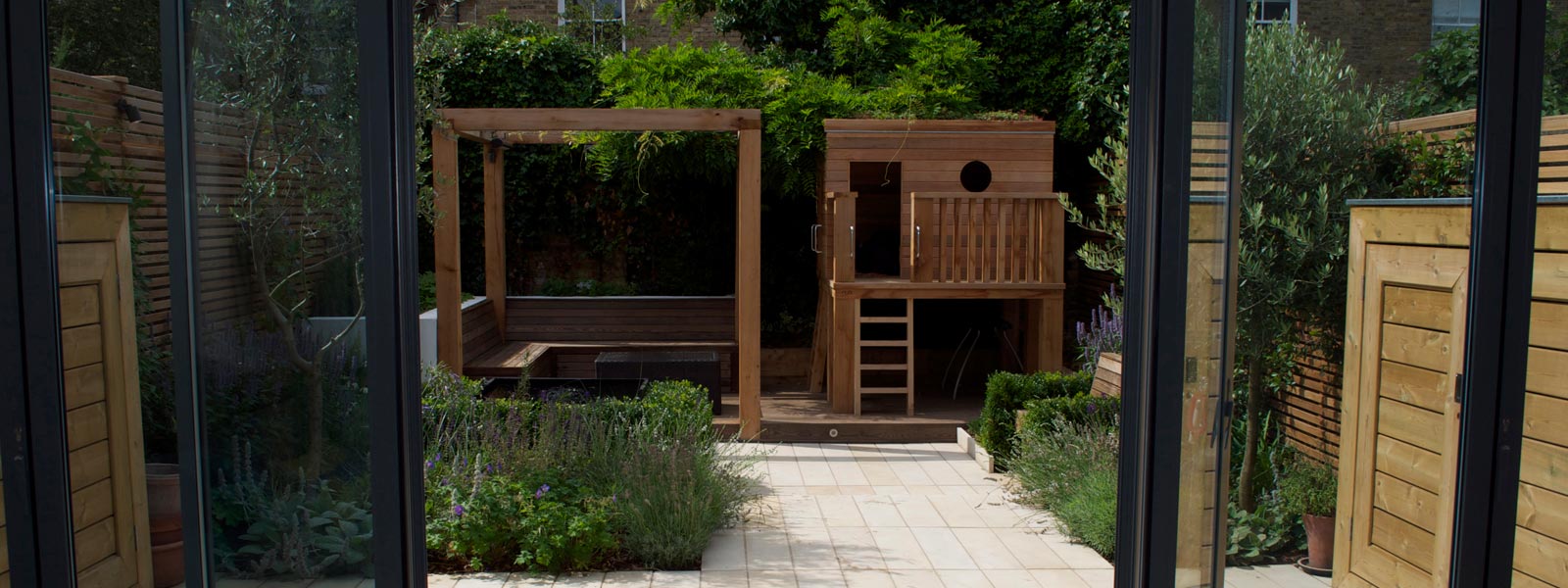 A contemporary, multi-award-winning garden design in Kew TW9, with children's play den, entertaining space, built-in storage & more.