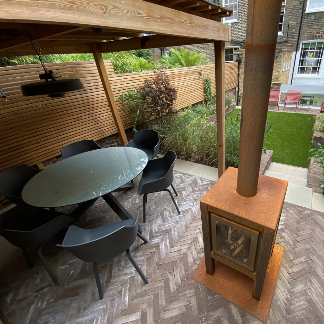 Our garden designers designed an outdoor, undercover area for cooking and entertainment along with a lawned area where children can safely play.